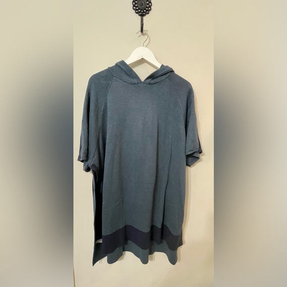 Lululemon Opened Up Poncho Iron Blue/True Navy - Size M/L - Excellent Condition - Picture 3 of 9